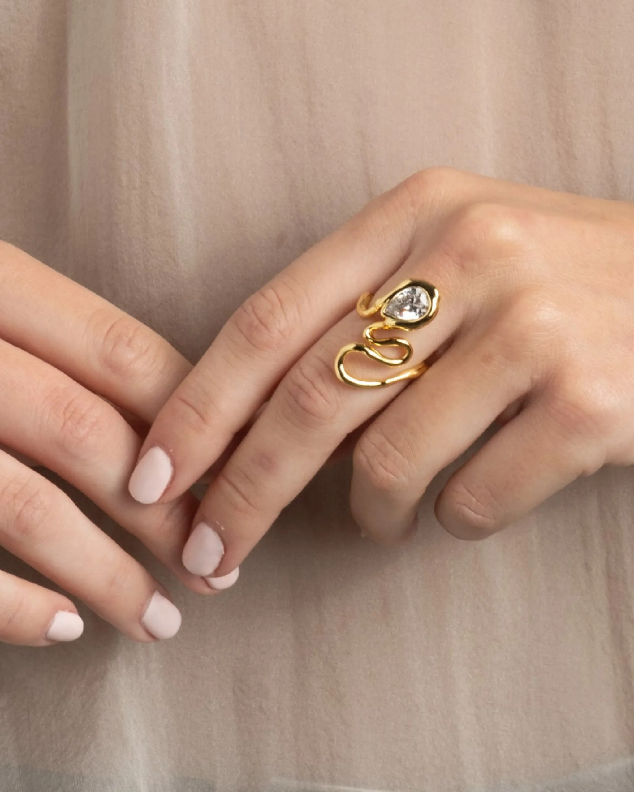 Asterales Floating Vine Ring