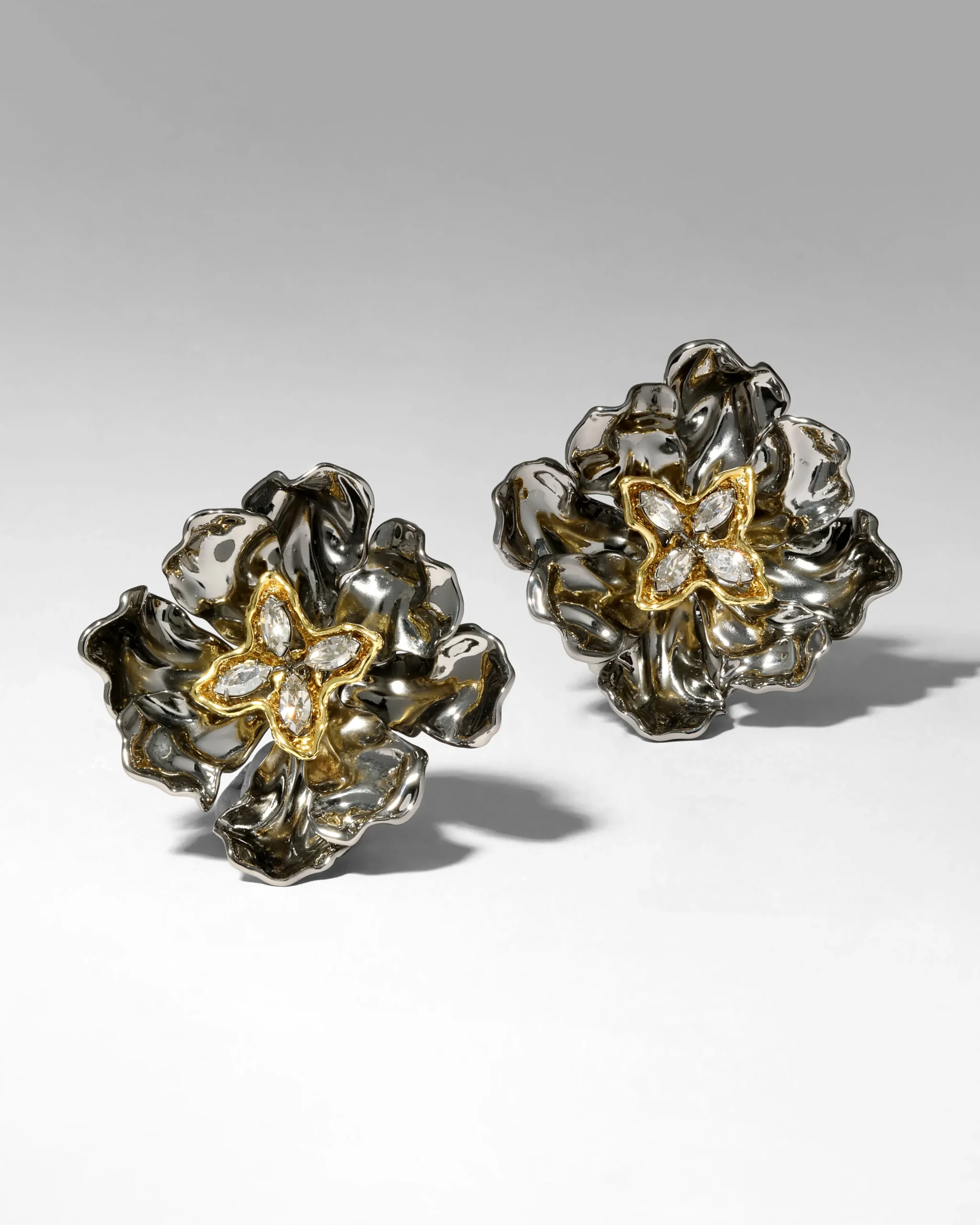 Jardin Noir Rose Clip Earring