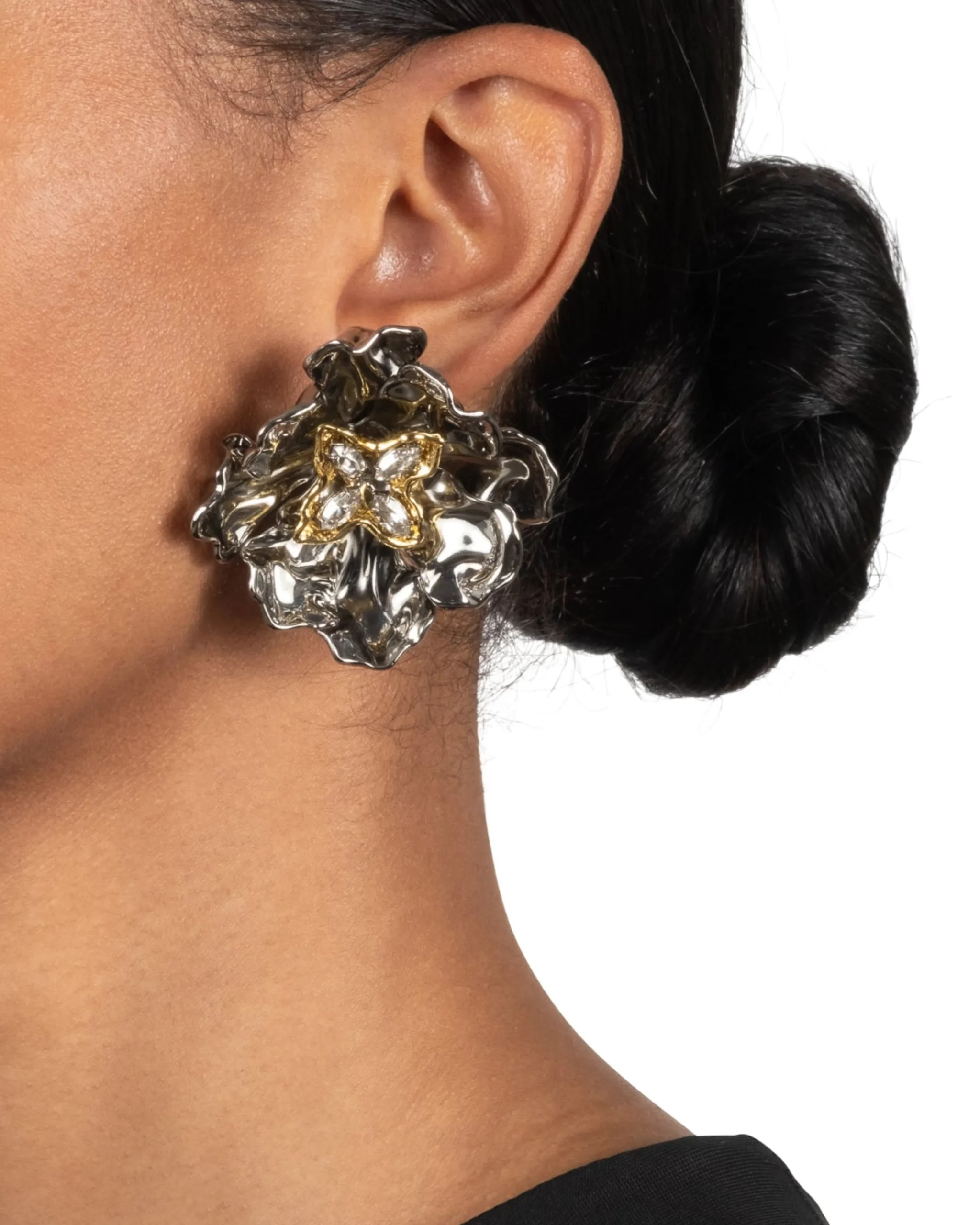 Jardin Noir Rose Clip Earring