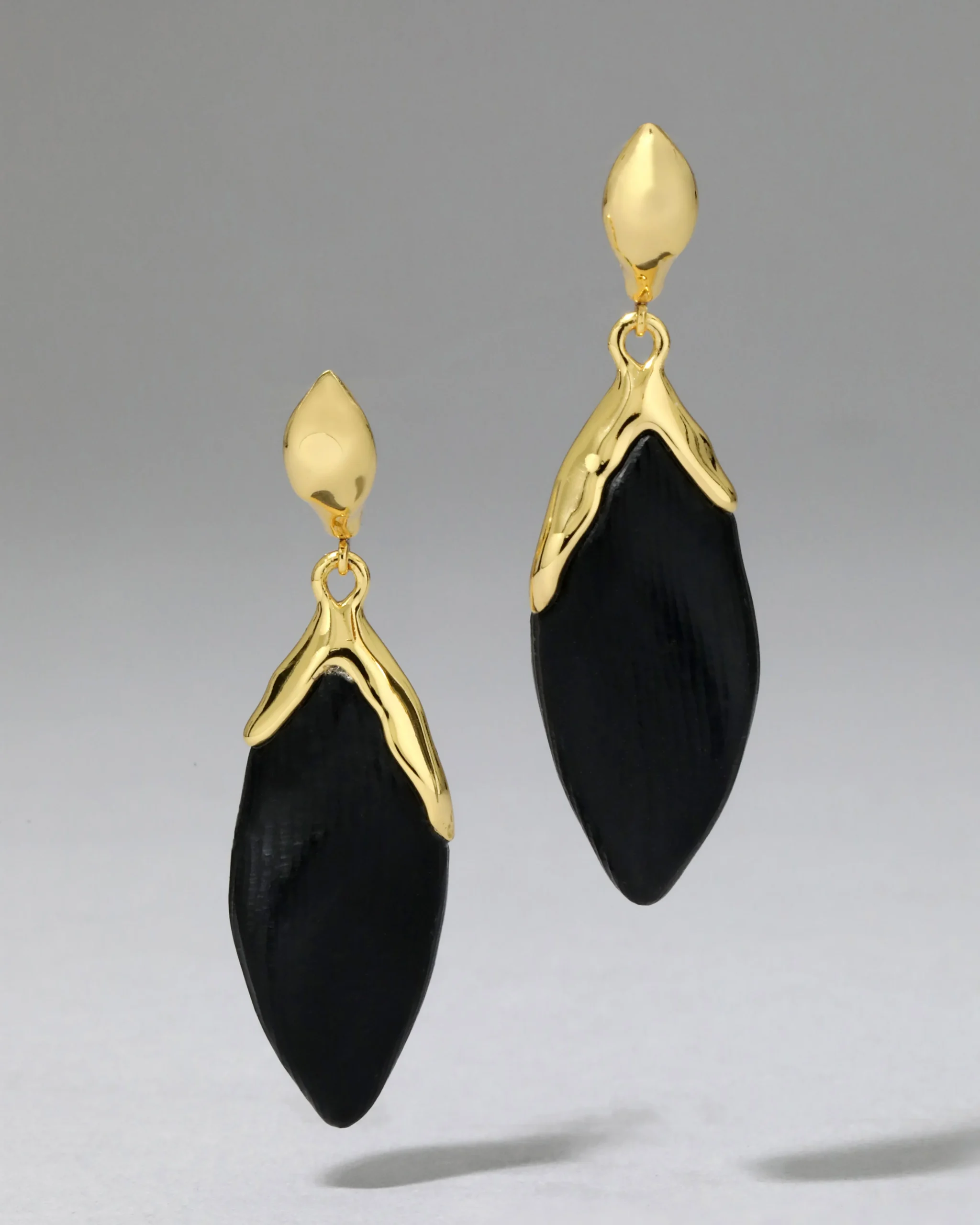 Lucite Petal Leverback Earring- Black