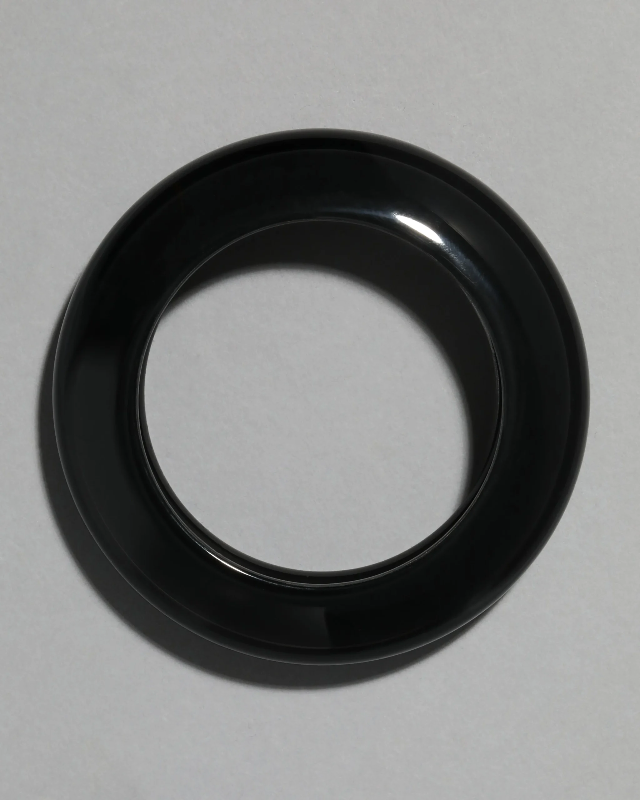 Lucite Saucer Bangle Bracelet- Onyx