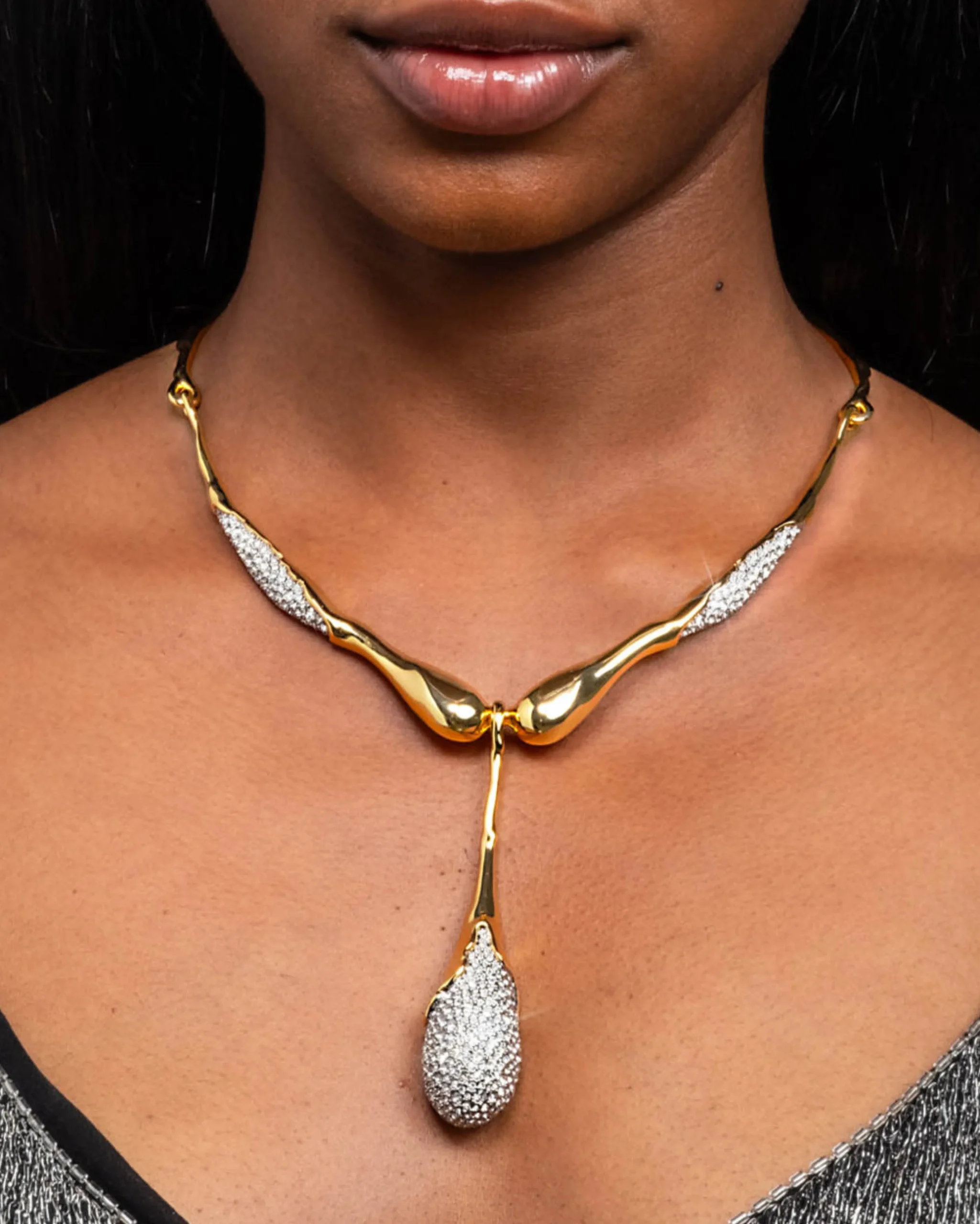 Solanales Crystal Teardrop Collar Necklace