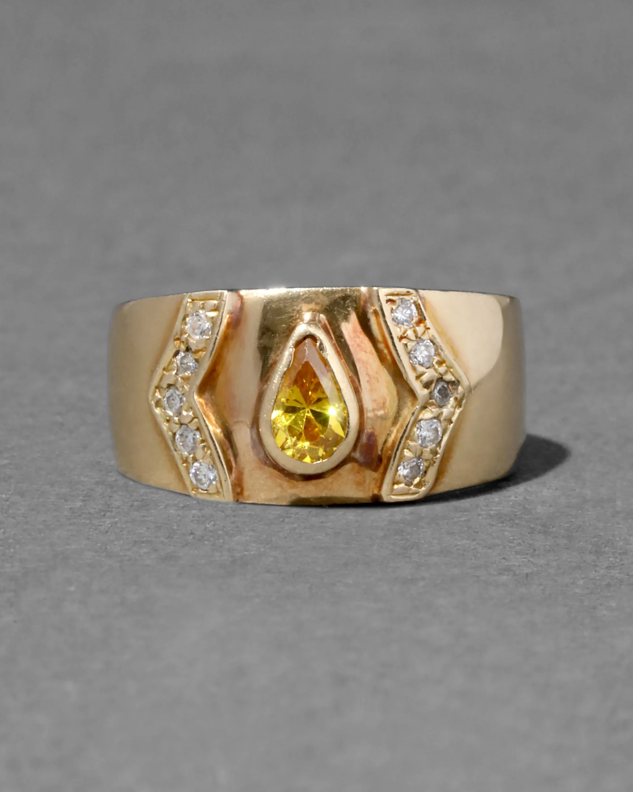 Vintage 1980s 18k Gold & Yellow Topaz & Diamond Cigar Band Ring
